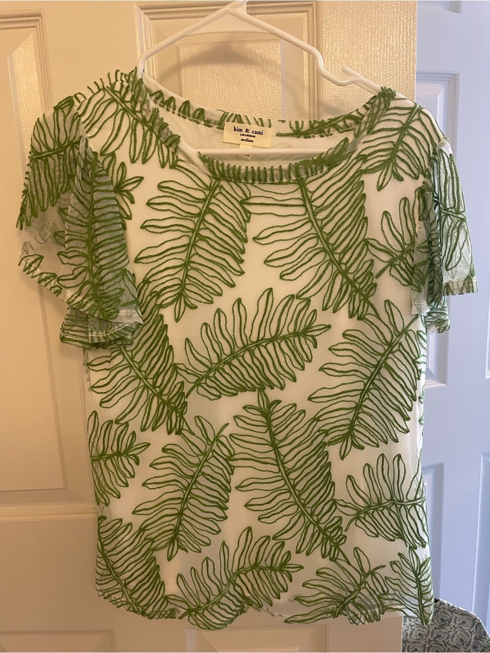 Kim & Cami short sleeve palm print top , Sz M - like new